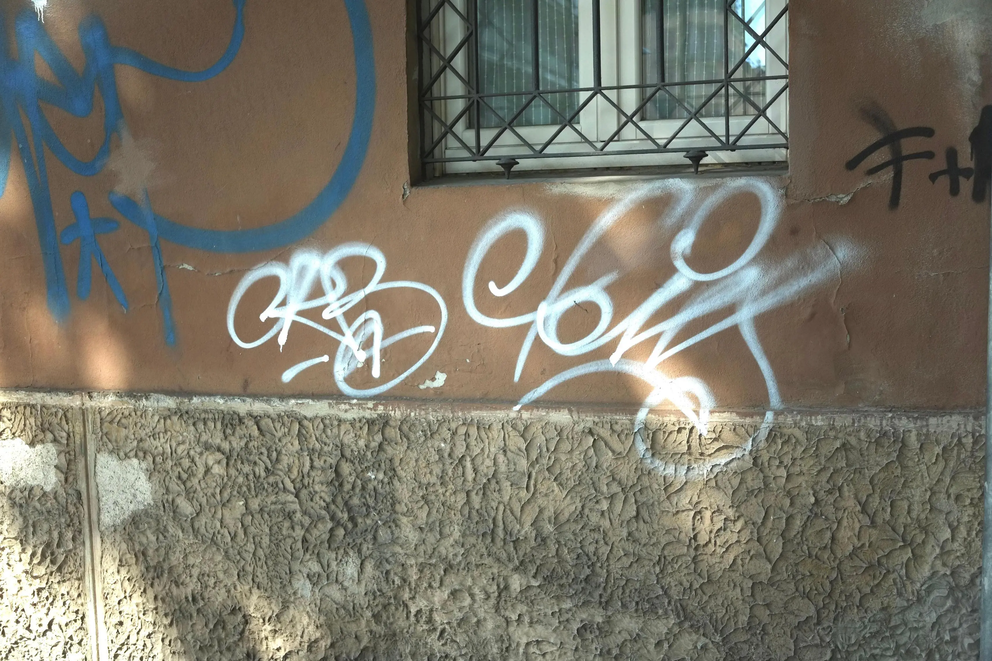 Alcuni muri imbrattati a Brescia