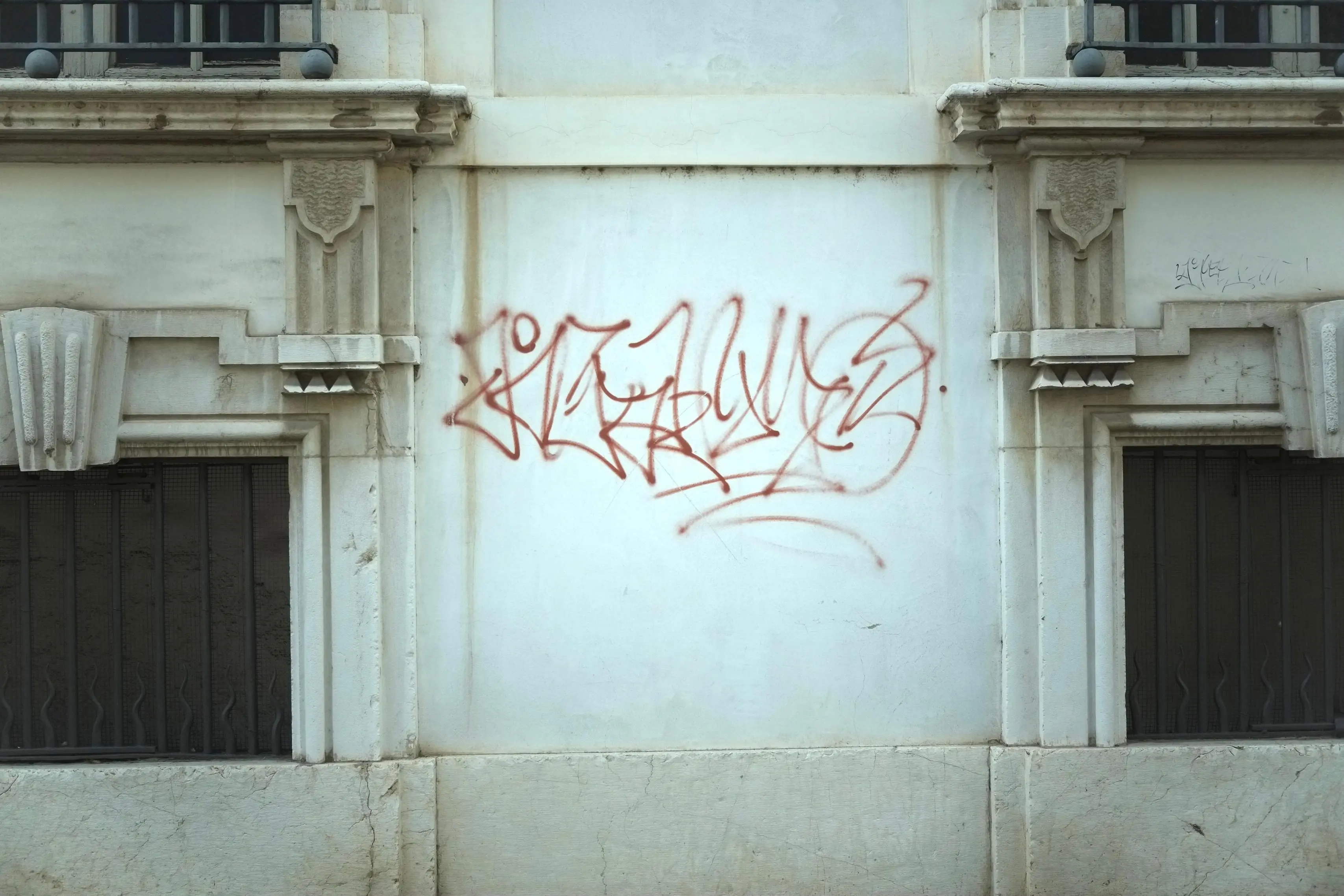 Alcuni muri imbrattati a Brescia