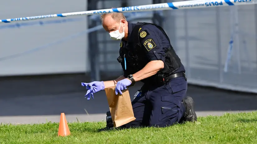 epa12302571 Police are on the scene after a shooting during Friday prayers outside a mosque in Orebro, Sweden, 15 August 2025. At least two people were injured in the shooting, as the Swedish police confirmed. EPA/FREDRIK SANDBERG SWEDEN OUT