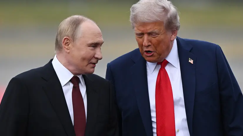 epa12303501 US President Donald Trump (R) welcomes Russian President Vladimir Putin, as they meet to negotiate at Joint Base Elmendorf-Richardson in Anchorage, Alaska, USA, 15 August 2025. EPA/SERGEY BOBYLEV/SPUTNIK/KREMLIN POOL / POOL MANDATORY CREDIT