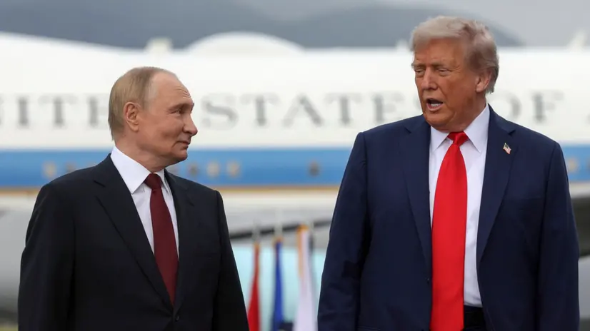 epa12303632 US President Donald Trump (R) and Russian President Vladimir Putin pose on the podium on the tarmac after they arrived to attend a meeting at Joint Base Elmendorf-Richardson in Anchorage, Alaska, USA, 15 August 2025. EPA/GAVRIIL GRIGOROV/SPUTNIK/KREMLIN POOL / POOL MANDATORY CREDIT