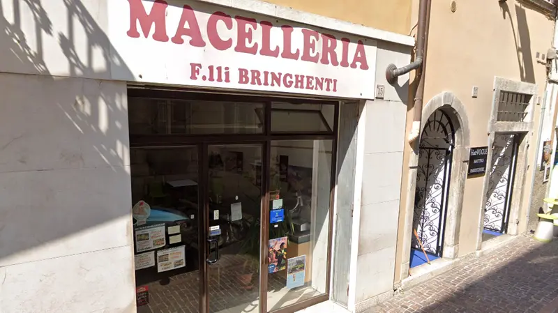 La macelleria Bringhenti in centro a Gargnano