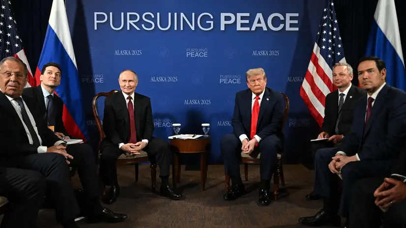 epa12303491 Russian President Vladimir Putin (3-L) and US President Donald Trump (3-R) attend a meeting at Joint Base Elmendorf-Richardson in Anchorage, Alaska, USA, 15 August 2025. EPA/SERGEY BOBYLEV/SPUTNIK/KREMLIN POOL MANDATORY CREDIT