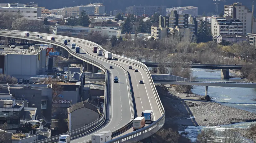 Foto Zambello Lorenzo ANSA Generiche Alto Adige Bolzano Panoramiche Città Autostrada del Brennero A22