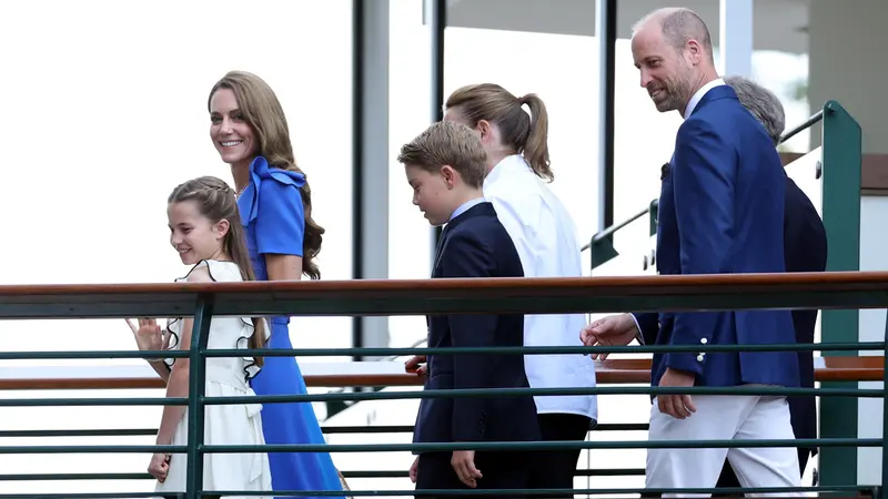 epa12235620 Britain's William, Prince of Wales and Catherine, Princess of Wales arrive with their children for the the Men's Singles final match between Carlos Alcaraz of Spain and Jannik Sinner of Italy at the Wimbledon Championships, Wimbledon, Britain, 13 July 2025. EPA/ADAM VAUGHAN EDITORIAL USE ONLY