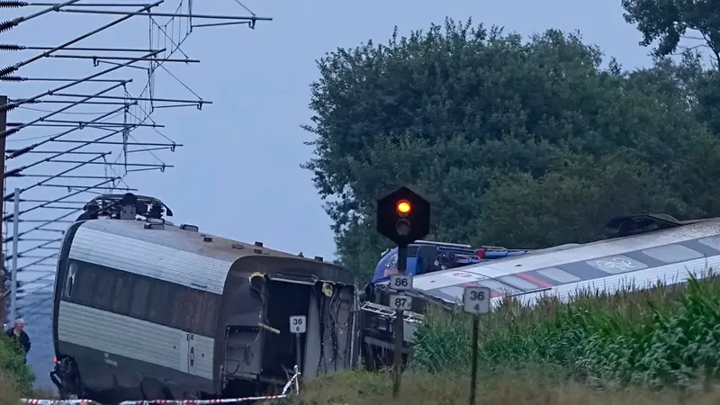 epa12303111 Derailed carriages at the scene of a train accident, in Bjerndrup, southern Denmark, 15 August 2025. A passenger train, traveling between Copenhagen and Sonderborg, derailed after a collision. EPA/BO AMSTRUP DENMARK OUT