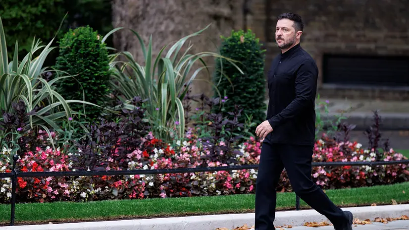 epa12299569 Ukrainian President Volodymyr Zelensky arrives for a meeting with British Prime Minister Keir Starmer (not pictured) at 10 Downing Street in London, Britain, 14 August 2025. Zelensky is in London to meet British Prime Minister Keir Starmer ahead of US President Donald Trump's key talks with Russian President Vladimir Putin in Alaska the following day. EPA/TOLGA AKMEN