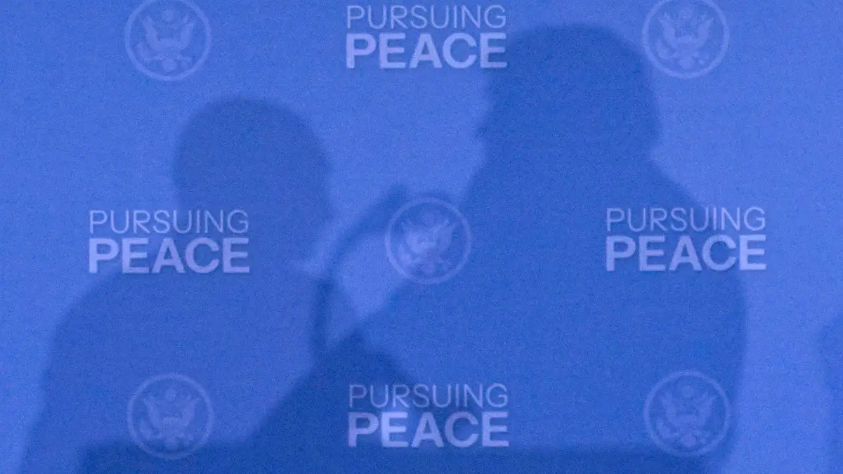 Le ombre di Trump e Putin - Foto Ansa © www.giornaledibrescia.it