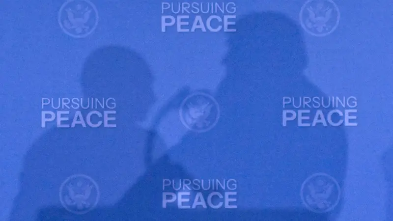 Le ombre di Trump e Putin - Foto Ansa © www.giornaledibrescia.it