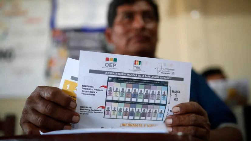 epa12305587 A person takes part in a training session organized by the Departmental Electoral Tribunal (TED) in Villa Tunari, Bolivia, 16 August 2025. At the San Antonio School, the largest polling station set up in Villa Tunari, the ballot boxes are already under custody, and final training is being provided to notaries and electoral jurors, who will be responsible for recording the votes. Bolivians will head to the polls on 17 August to elect a new government and parliament for the next five years, in general elections that could signal a political shift toward the center or right after 20 years of dominance by the leftist Movement for Socialism (MAS) governments. EPA/Rodrigo Sura