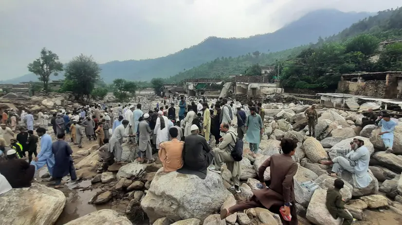 epa12306125 People survey a damaged area after flash floods in Buner, Khyber Pakhtunkhwa province, Pakistan, 17 August 2025. Heavy rains and cloudbursts followed by flash-floods in northern Pakistan killed at least 300 people, while at least 150 are still missing, as authorities were still struggling to provide relief goods to the affected regions, according to The National Disaster Management Authority (NDMA). EPA/NAVEED ALI