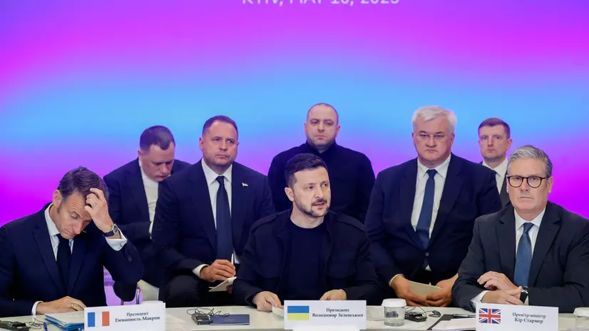 epa12088616 Ukraine's President Volodymyr Zelensky (C), flanked by France's President Emmanuel Macron (L) and Britain's Prime Minister Keir Starmer (R), speaks during a meeting of the 'Coalition of the willing' at the Mariinskyi Palace, the official residence of the president of Ukraine, in Kyiv, Ukraine, 10 May 2025, amid the ongoing Russian invasion. EPA/SERGEY DOLZHENKO