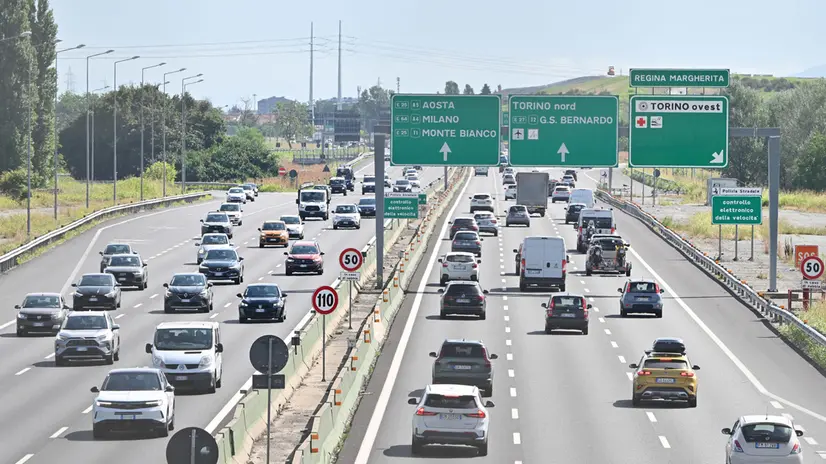 Traffico sull'autostrada di Torino per l'esodo per le vacanze estive, Torino , 26 luglio 2025 ANSA/ALESSANDRO DI MARCO