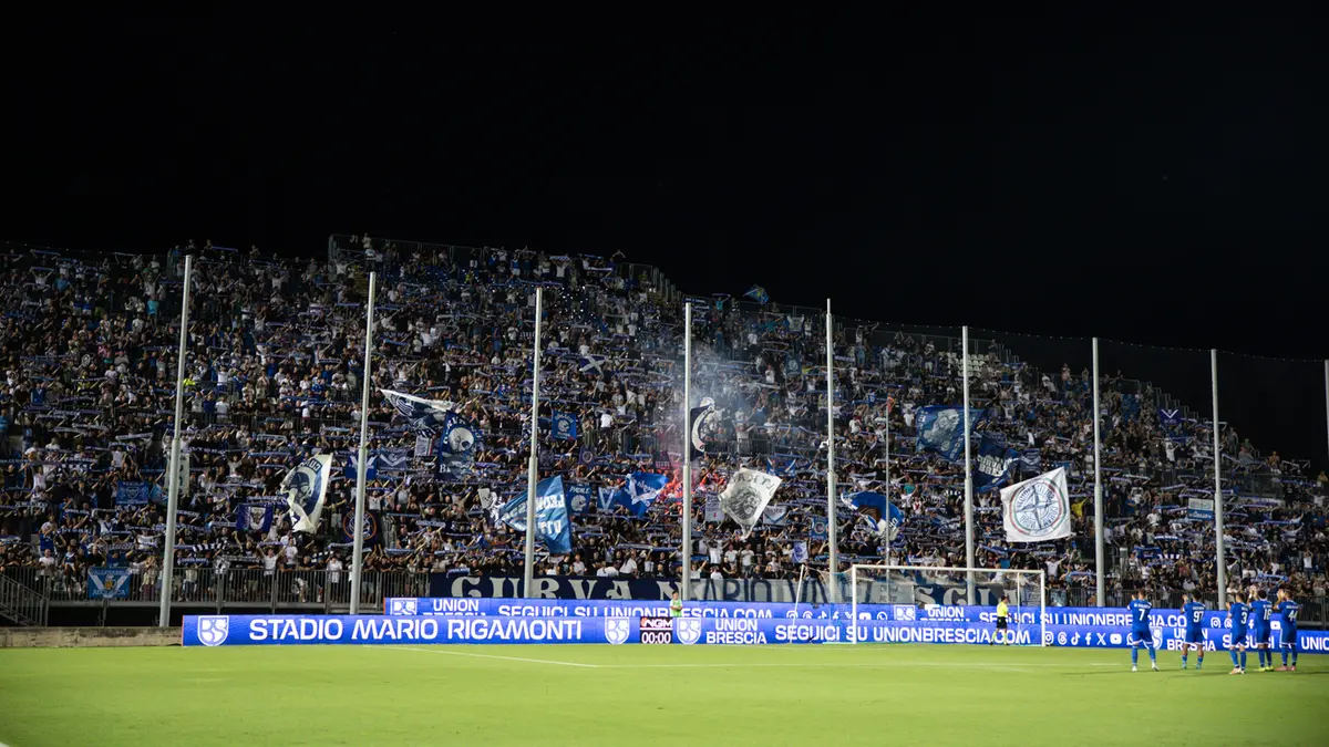 L'emozione della Curva Nord gremita - New Reporter © www.giornaledibrescia.it