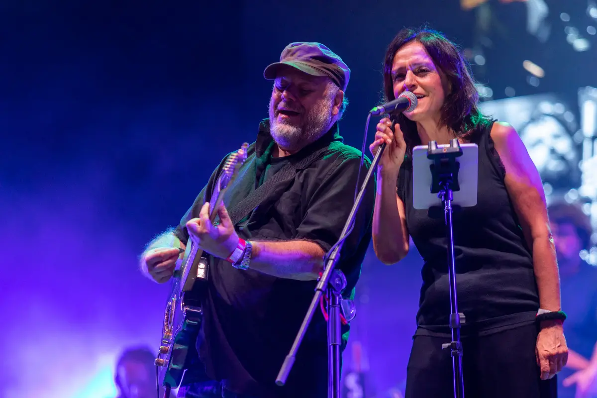 Yoyo Mundi & Gang sul palco di Festa Radio Onda d'Urto