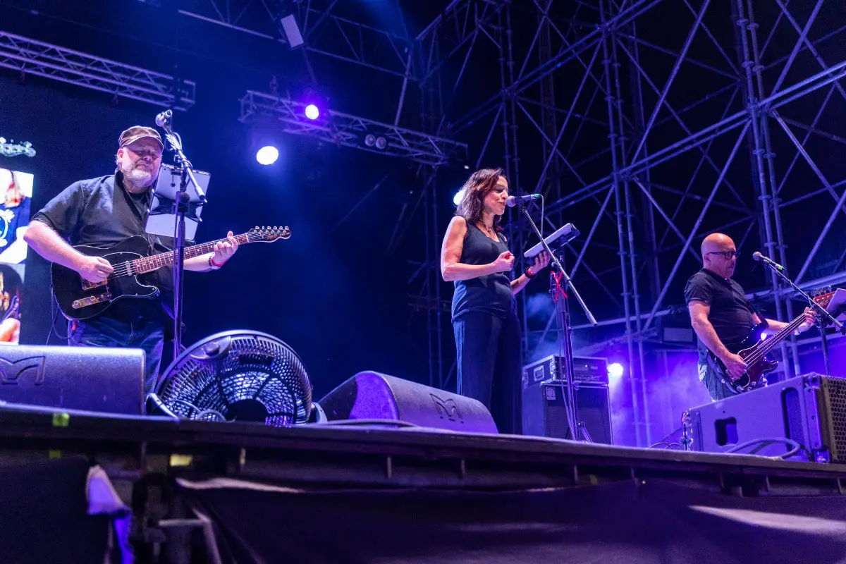 Yoyo Mundi & Gang sul palco di Festa Radio Onda d'Urto