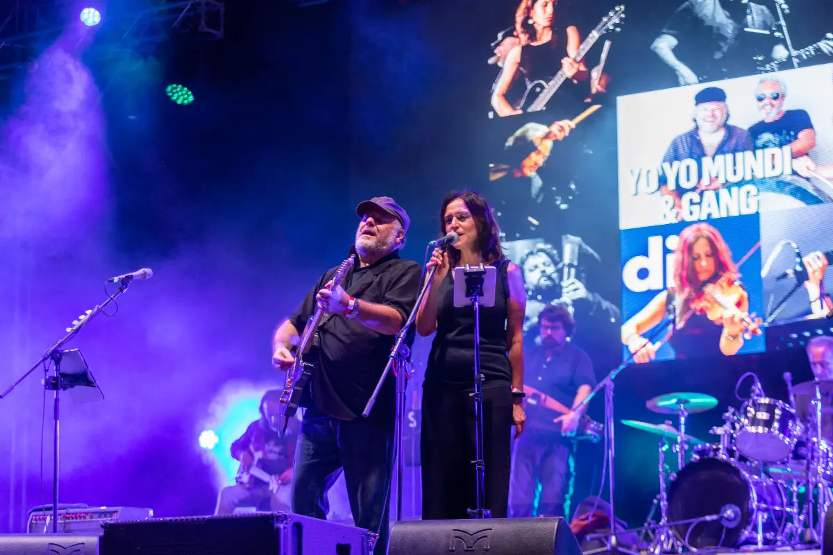 Yoyo Mundi & Gang sul palco di Festa Radio Onda d'Urto