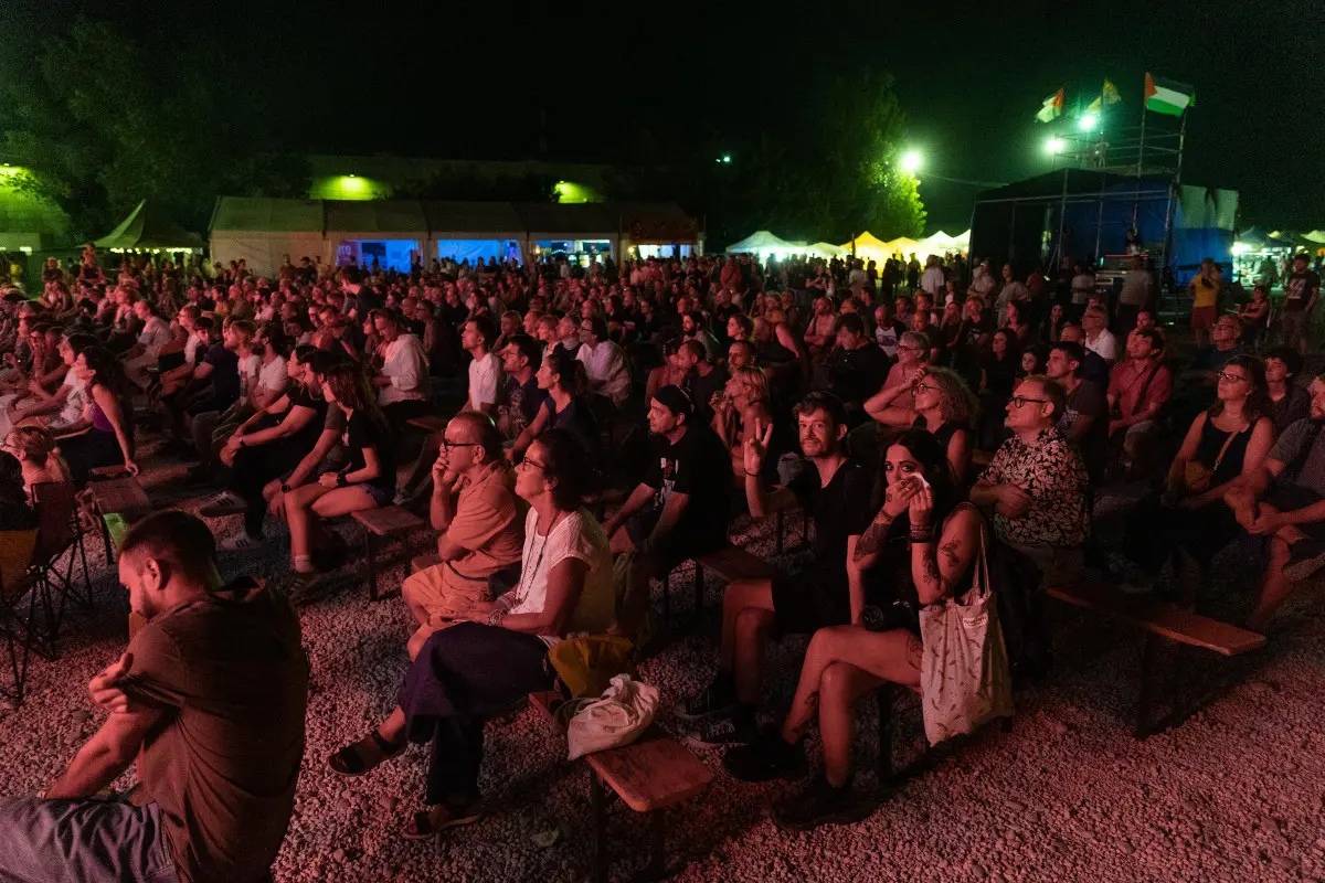 Yoyo Mundi & Gang sul palco di Festa Radio Onda d'Urto