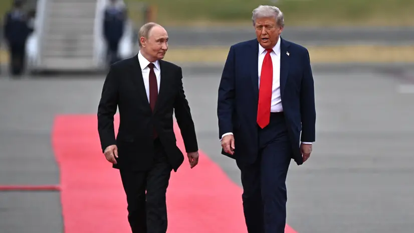 epa12303498 US President Donald Trump (R) welcomes Russian President Vladimir Putin, as they meet to negotiate at Joint Base Elmendorf-Richardson in Anchorage, Alaska, USA, 15 August 2025. EPA/SERGEY BOBYLEV/SPUTNIK/KREMLIN POOL MANDATORY CREDIT