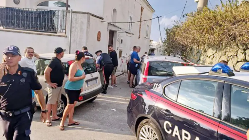 I carabinieri sul luogo della sparatoria - Ansa © www.giornaledibrescia.it