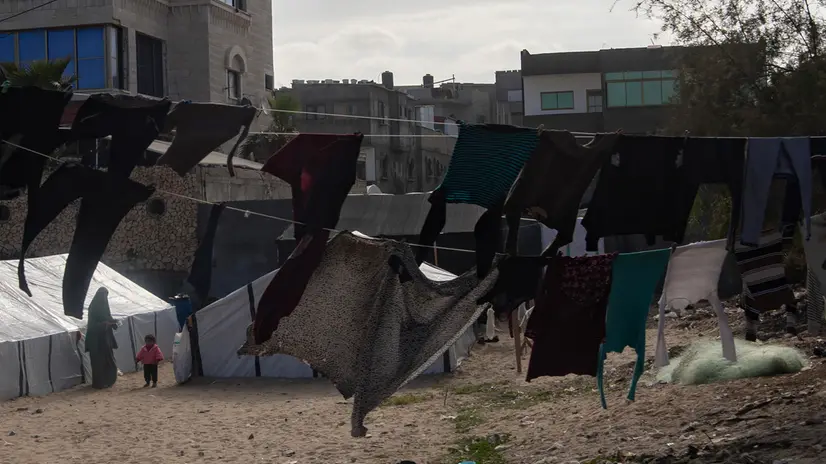 epa11098751 Internally displaced Palestinians at Rafah camp near the Egyptian border, southern Gaza Strip, 23 January 2024. Israeli army spokesman Avihai Adrei in Arabic issued a statement advising inhabitants of many areas of Khan Younis to 'move immediately towards the Al-Moatsi humanitarian area, via the humanitarian corridor of al-Rashid street by the seaside'. More than 25,400 Palestinians and at least 1,330 Israelis have been killed, according to the Palestinian Health Ministry and the Israel Defense Forces (IDF), since Hamas militants launched an attack against Israel from the Gaza Strip on 07 October 2023, and the Israeli operations in Gaza and the West Bank which followed it. EPA/HAITHAM IMAD