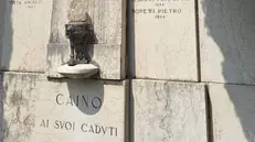 Atto vandalico in piazza Trieste a Caino