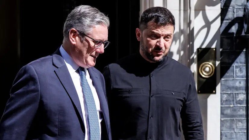 epa12299638 British Prime Minister Keir Starmer (L) walks out Ukrainian President Volodymyr Zelensky (R) after a meeting at 10 Downing Street in London, Britain, 14 August 2025. Zelensky is in London to meet Starmer ahead of U.S. President Donald Trump's scheduled talks with Russian President Vladimir Putin in Alaska the following day. EPA/TOLGA AKMEN