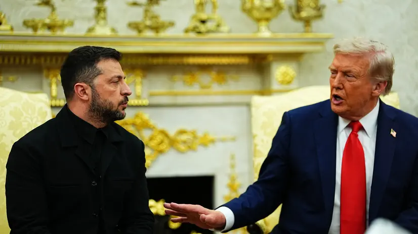 epa12308527 United States President Donald J Trump (R) meets President of Ukraine Volodymyr Zelensky (L) in the Oval Office of the White House in Washington, DC, USA, 18 August 2025. European Leaders are at the White House in support of President Zelenskyy following President Trump’s meeting with President Vladimir Putin of Russia in Anchorage, Alaska, USA, on August 15, 2025. EPA/AARON SCHWARTZ / POOL