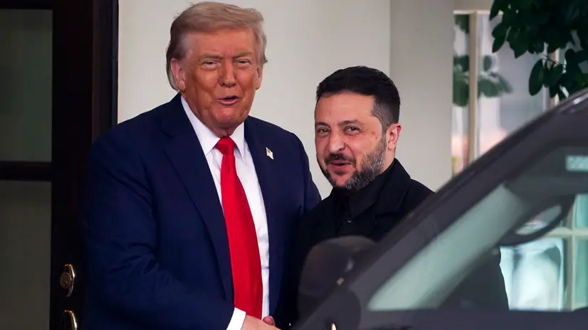 epa12308511 US President Donald Trump (L) greets Ukraine's President Volodymyr Zelensky (R) at the White House, Washington, DC, USA, 18 August 2025. President Trump is meeting with European leaders and President Zelensky to discuss the conflict between Ukraine and Russia. EPA/WILL OLIVER
