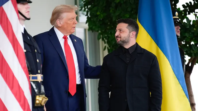 epa12308493 US President Donald Trump (L) greets Ukrainian President Volodymyr Zelensky (R) before their meeting with European Leaders at the White House in Washington, DC, USA, 18 August 2025. US President Trump is meeting with European leaders and President Zelensky to discuss the conflict between Ukraine and Russia. EPA/YURI GRIPAS / POOL