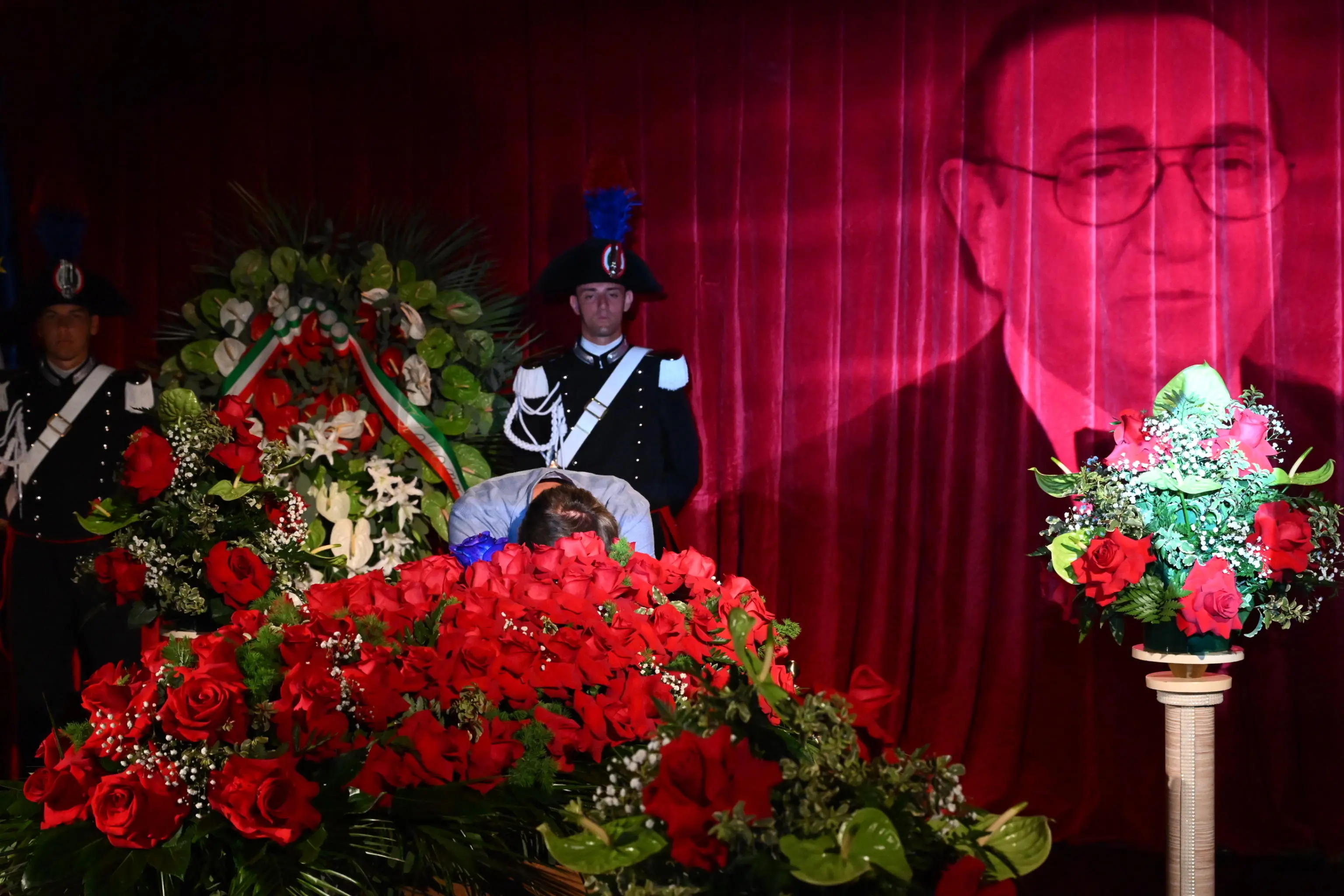 Addio a Pippo Baudo, la camera ardente al Teatro Vittorie
