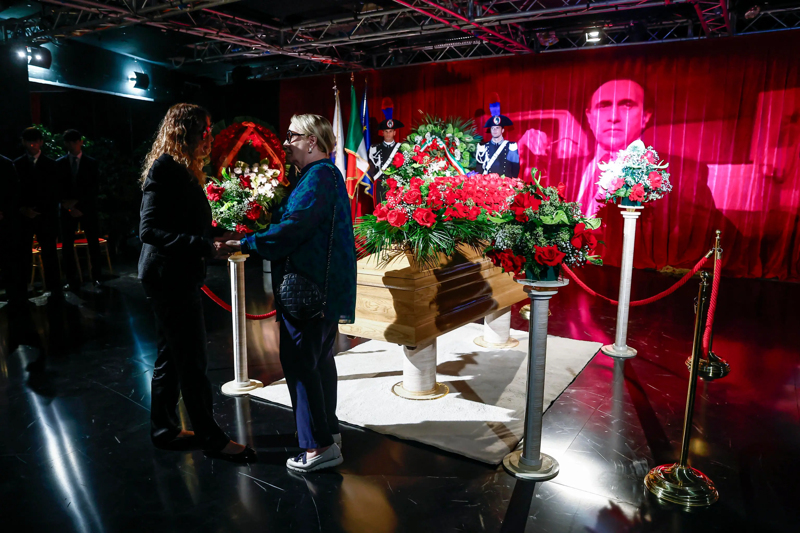 Addio a Pippo Baudo, la camera ardente al Teatro Vittorie