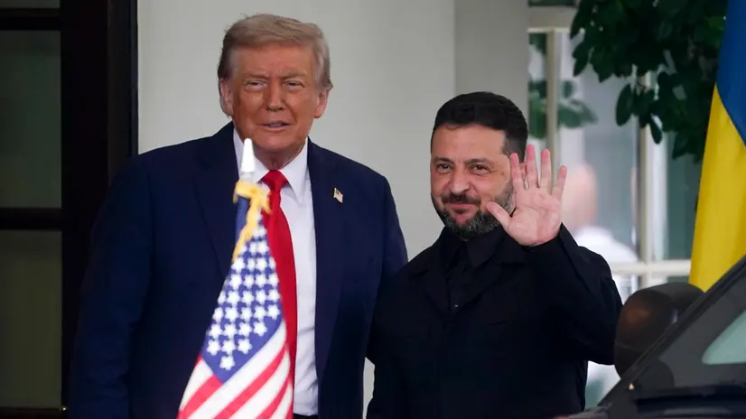 epa12308455 US President Donald Trump greets Ukraine's President Volodymyr Zelensky at the White House, Washington, DC, USA, 18 August 2025. President Trump is meeting with European leaders and President Zelensky to discuss the conflict between Ukraine and Russia. EPA/WILL OLIVER