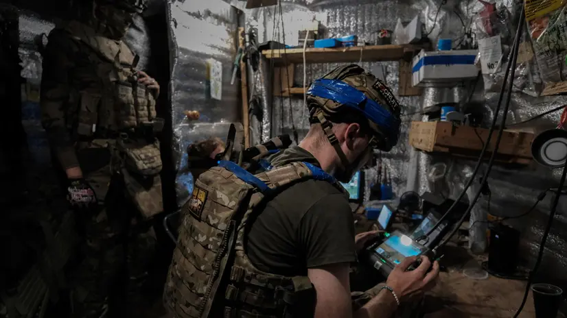 epa12256337 Ukrainian drone pilots belonging to the 20th Lyubart Brigade of the 1st Corps of the National Guard Azov conduct an FPV drone strike mission from inside their trench on the Toretsk frontline, Donetsk region, Ukraine, 22 July 2025 (issued 23 July 2025). First Person View (FPV) drones have become one of the most widely used weapons by the Ukrainian and Russian armies in the conflict in Ukraine EPA/MARIA SENOVILLA