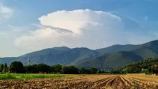 Un suggestivo cumulonembo illuminato dal sole