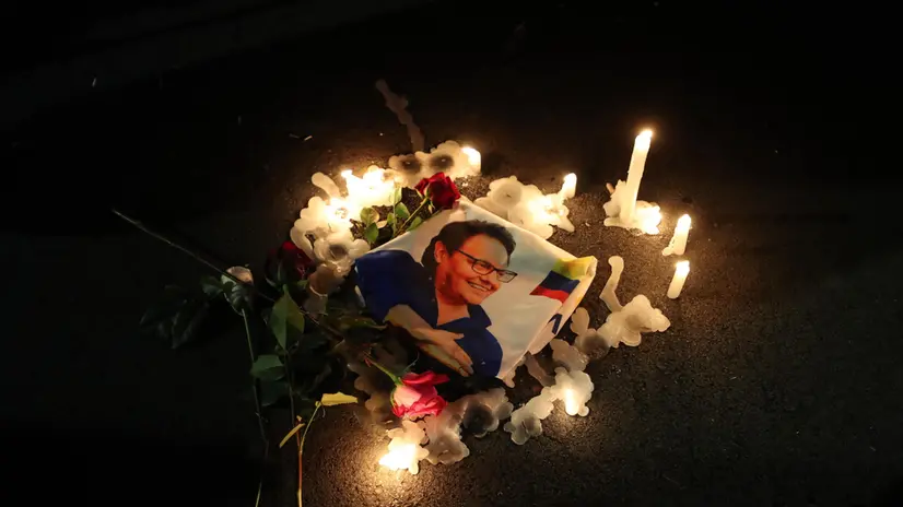epa10805042 Supporters light candles around a photograph of the murdered Fernando Villavicencio, during a rally in Quito, Ecuador, 17 August 2023. Ecuador will hold its extraordinary presidential and legislative elections on 20 August, immersed in a deep and complex security crisis that had one of its most tragic episodes in the recent assassination of presidential candidate Fernando Villavicencio. EPA/Jose Jacome