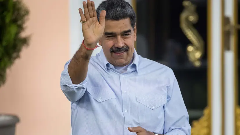 epa12104610 Venezuelan President Nicolas Maduro waves during the celebration of the International Day of Families at the Miraflores Palace in Caracas., Venezuela, 15 May 2025. Hundreds of Venezuelans marched to celebrate the 'rescue' of two-year-old girl Maikelys Espinoza, who according to relatives and national authorities, was separated in the United States from her mother, who was deported last April, as well as to show solidarity with the group of migrants from the Caribbean country detained in El Salvador. EPA/MIGUEL GUTIERREZ