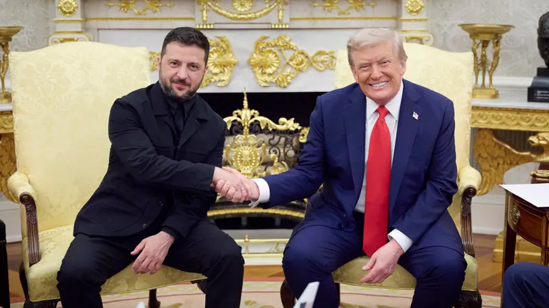 La stretta di mano tra Trump e Zelensky - Foto Ansa © www.giornaledibrescia.it