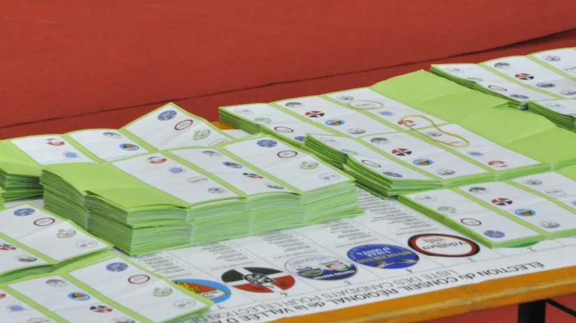Fenis (Aosta), elezioni, scrutinio schede elettorali