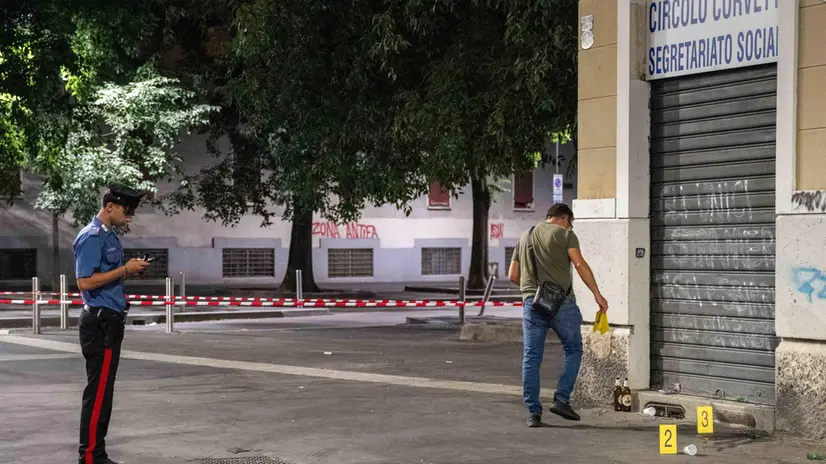 Omicidio in Piazzale Ferrara, uomo coinvolto in una rissa deceduto a seguito di ferite da arma bianca, Carabinieri e divisione rilievi sul posto, 17 Agosto 2025, Ansa/Andrea Fasani