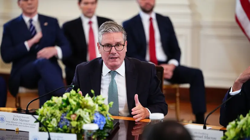epa12308685 British Prime Minister Keir Starmer participates in a Multilateral Meeting with European Leaders in the East Room of the White House in Washington, DC, USA, 18 August 2025. European Leaders are at the White House in support of President Zelenskyy following President Trump’s meeting with President Vladimir Putin of Russia in Anchorage, Alaska, USA, on August 15, 2025. EPA/AARON SCHWARTZ / POOL