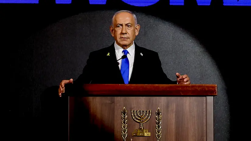 epa12298677 Israeli Prime Minister Benjamin Netanyahu delivers a speech during the U.S. Independence Day reception hosted by Newsmax, at the Waldorf Astoria Hotel in Jerusalem, 13 August 2025. Newsmax holds the reception annually to celebrate ties between the United States and Israel. EPA/Ronen Zvulun / POOL
