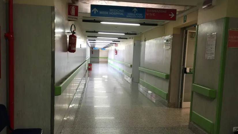 Ambulatori e corsie vuote dell'ospedale di Pontedera (Pisa) durante lo sciopero dei medici, 16 dicembre 2015. ANSA/ FRANCO SILVI