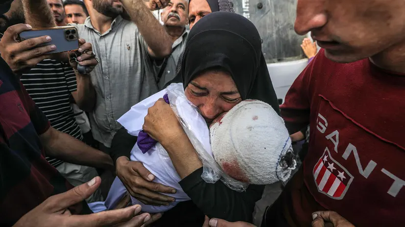 epaselect epa11658001 A Palestinian woman, grandmother of killed one-and-a-half-year old baby Yaman Al Zaneen, mourns while carrying his body during the funeral in Deir al Balah, central Gaza Strip, 14 October 2024. According to the Palestinian Ministry of Health, 23 people, including children, were killed after a school sheltering internally displaced Palestinians in Nuseirat camp was struck by an Israeli attack on 13 October. More than 42,200 Palestinians and over 1,400 Israelis have been killed, according to the Palestinian Health Ministry and the Israeli Army, Tsahal, since Hamas militants launched an attack against Israel from the Gaza Strip on 07 October 2023, and the Israeli operations in Gaza and the West Bank which followed it. EPA/MOHAMMED SABER