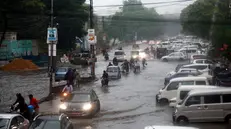 epa12310381 Vehicles drive amid a rainfall in Karachi, Pakistan, 19 August 2025. Since the start of the monsoon season on 26 June, the death toll from rains and flooding in Pakistan has reached at least 695. The National Disaster Management Authority (NDMA) reported that an additional 935 people have been injured. The northwestern province of Khyber Pakhtunkhwa has been the most severely affected, accounting for 417 of the total deaths. EPA/REHAN KHAN