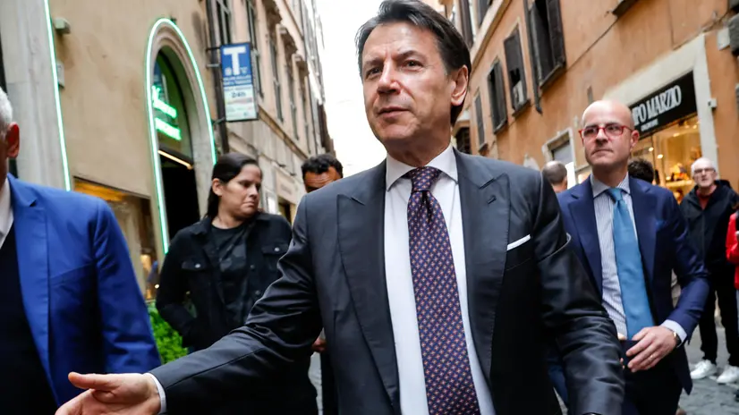 Giuseppe Conte arriva in via del Campo Marzio alle sede del M5S per incontro con MaurizioLandini, Roma, 14 Aprile 2025. ANSA/GIUSEPPE LAMI
