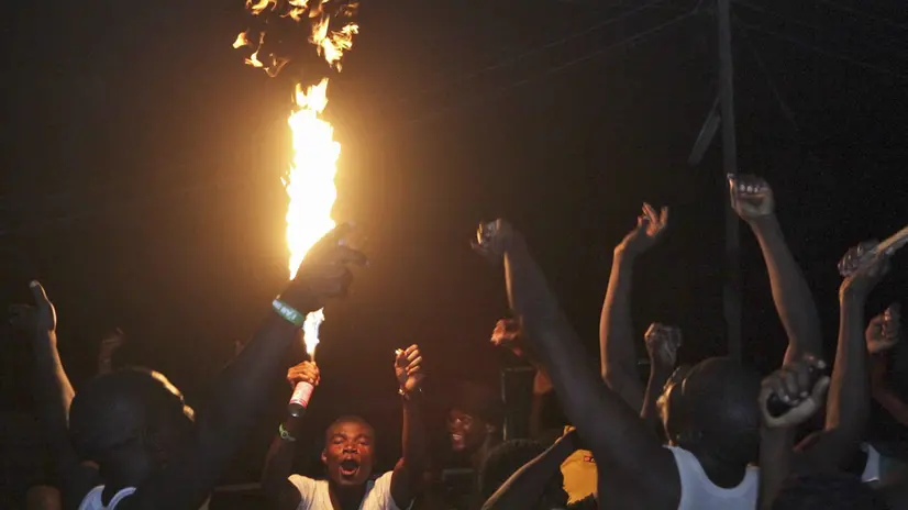 epa04702707 Nigerians jubilate over the declaration of Dayrius Ishaku as the winner of the governorship election in Jalingo, Taraba state, Nigeria, 13 April 2015. With results of the 29 governorships and 36 state assemblies still being counted the All Progressives Congress (APC), the party of Nigeria's incoming president, has already retained key areas such as Lagos and gained northern states Kaduna and Katsina. EPA/GEORGE ESIRI