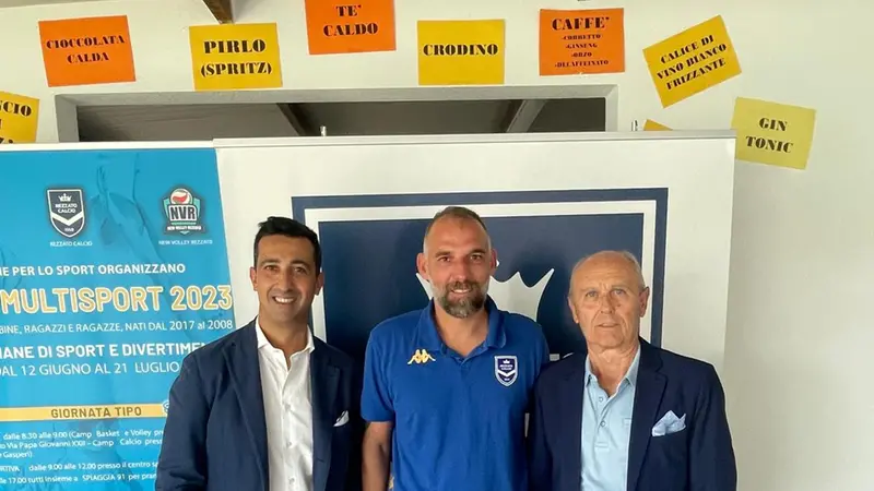 Da sinistra il presidente Paolo Sebastianelli, l'allenatore Fabio Valotti ed il direttore sportivo Primo Gallerini - © www.giornaledibrescia.it