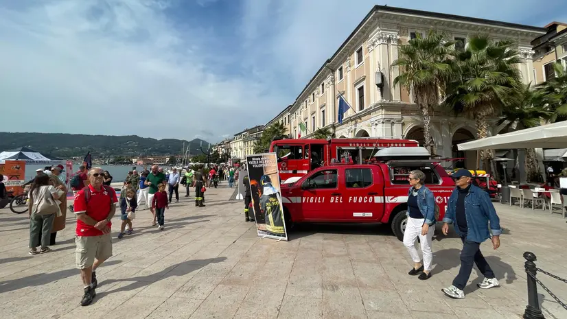 Gruppi e associazioni sul lungolago domenica 14 settembre