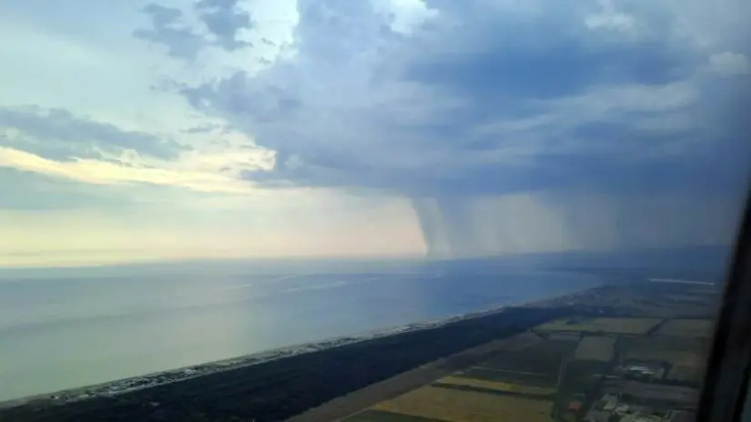 Se vi può servire, maltempo su fiumicino, ritardi negli atterraggi ( foto mie, Claudia Fascia)